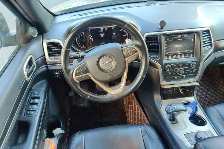 Used Jeep Grand Cherokee 2014 3.0L Comfort Navigation Edition Steering Wheel