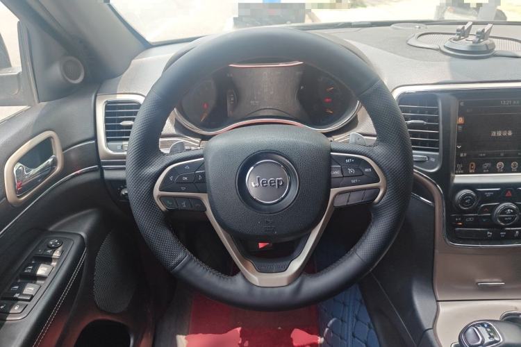 Used Jeep Grand Cherokee 2014 3.0L Comfort Navigation Edition Steering Wheel