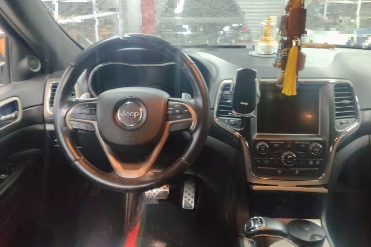 Used Jeep Grand Cherokee 2014 3.6L Comfort Navigation Edition Steering Wheel