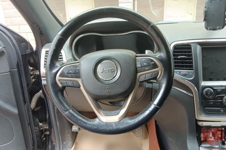 Used Jeep Grand Cherokee 2014 3.0L Comfort Navigation Edition Steering Wheel