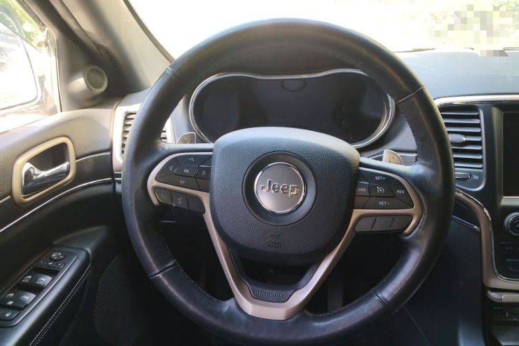 Used Jeep Grand Cherokee 2014 3.0L Comfort Navigation Edition Steering Wheel