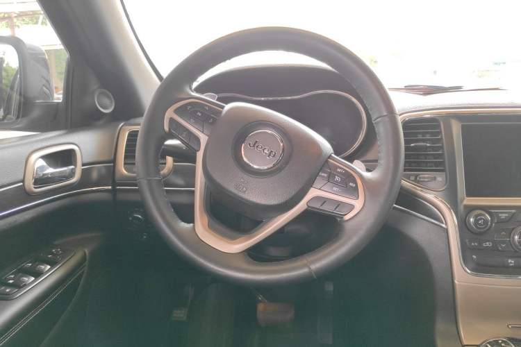 Used Jeep Grand Cherokee 2014 3.6L Elite Navigation Edition Steering Wheel