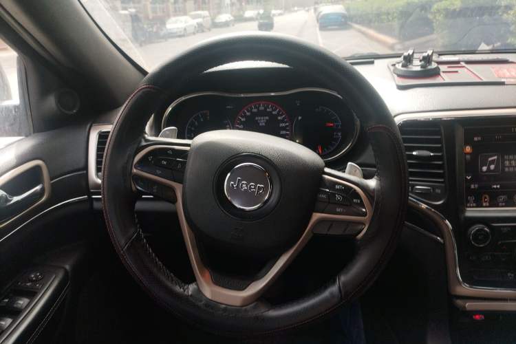 Used Jeep Grand Cherokee 2014 3.6L Elite Navigation Edition Steering Wheel