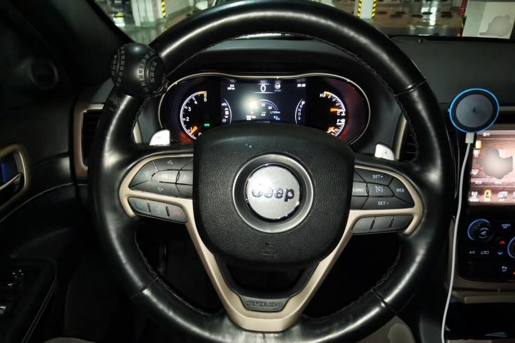 Used Jeep Grand Cherokee 2014 3.0TD Diesel Comfort Navigation Version Steering Wheel