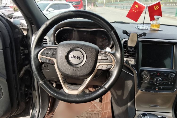 Used Jeep Grand Cherokee 2014 3.6L Elite Navigation Edition Steering Wheel