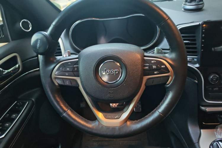 Used Jeep Grand Cherokee 2014 3.0L Comfort Navigation Edition Steering Wheel