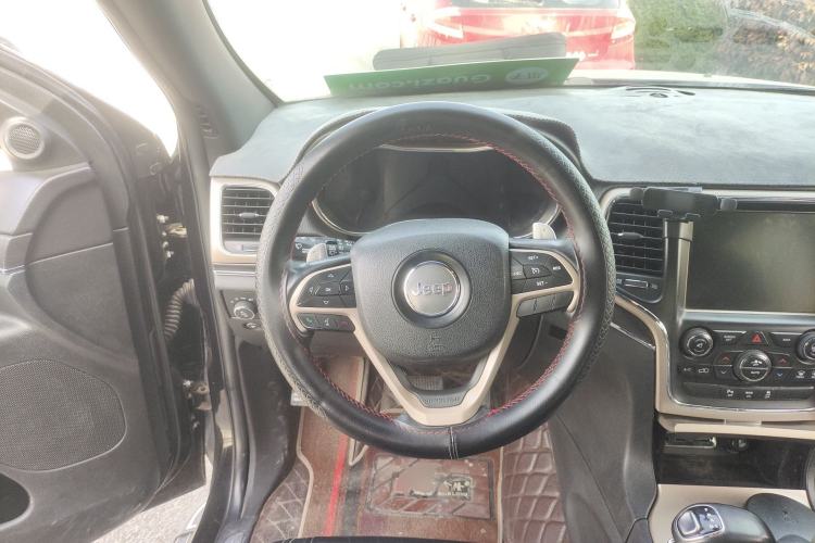 Used Jeep Grand Cherokee 2014 3.0TD Diesel Comfort Navigation Version Steering Wheel