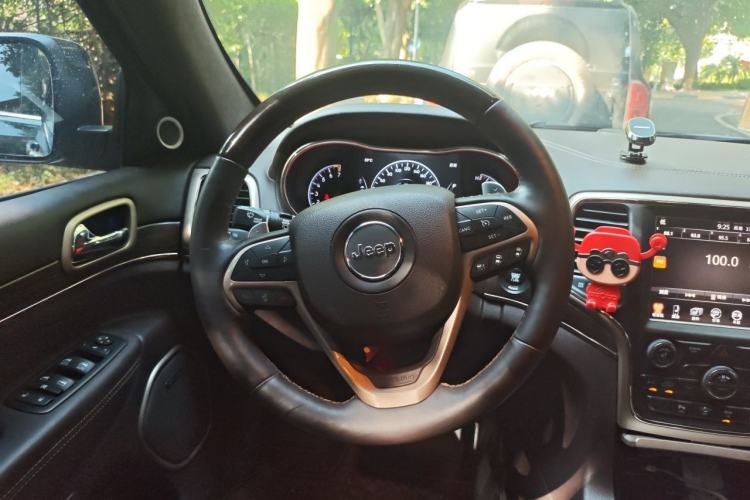 Used Jeep Grand Cherokee 2014 3.0L Flagship Zunyue Edition Steering Wheel