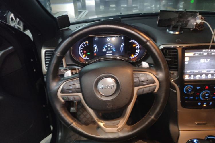 Used Jeep Grand Cherokee 2014 3.0L Comfort Navigation Edition Steering Wheel