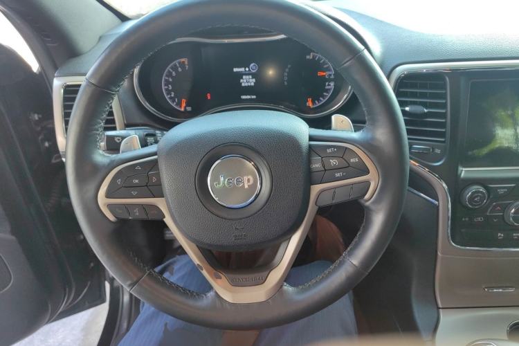 Used Jeep Grand Cherokee 2014 3.0L Comfort Navigation Edition Steering Wheel