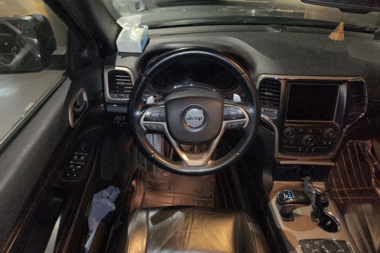 Used Jeep Grand Cherokee 2014 3.0L Comfort Navigation Edition Steering Wheel