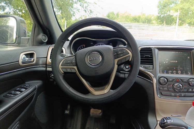 Used Jeep Grand Cherokee 2014 3.6L Elite Navigation Edition Steering Wheel