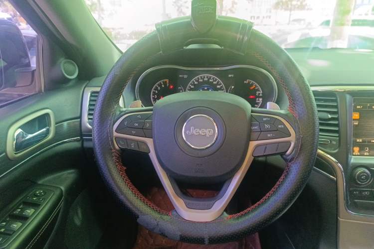Used Jeep Grand Cherokee 2014 3.0L Comfort Navigation Edition Steering Wheel