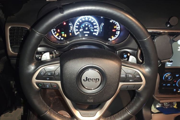 Used Jeep Grand Cherokee 2014 3.0L Comfort Navigation Edition Steering Wheel
