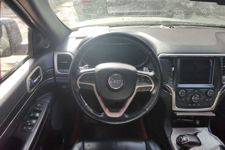 Used Jeep Grand Cherokee 2014 3.6L Elite Navigation Edition Steering Wheel