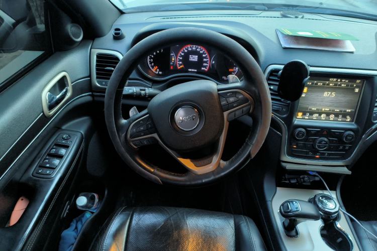 Used Jeep Grand Cherokee 2014 3.6L Elite Navigation Edition Steering Wheel