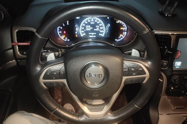 Used Jeep Grand Cherokee 2014 3.0TD Diesel Comfort Navigation Version Steering Wheel