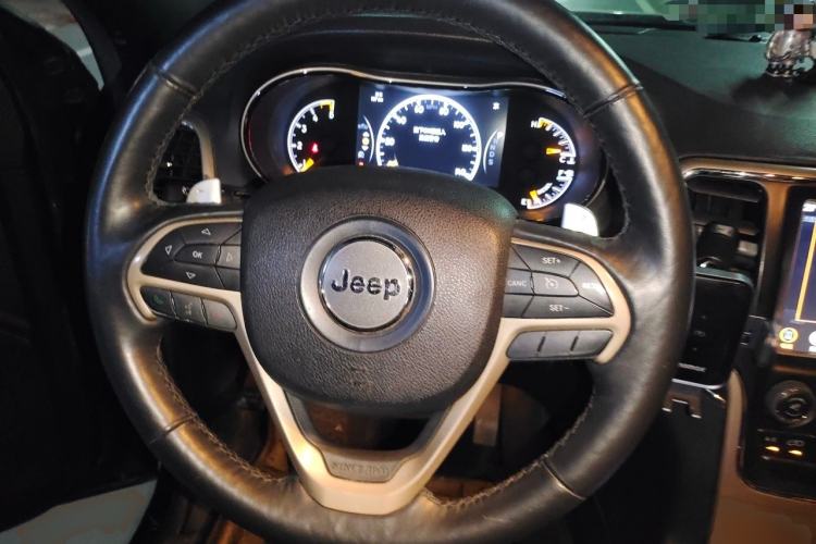 Used Jeep Grand Cherokee 2014 3.0TD Diesel Comfort Navigation Version Steering Wheel