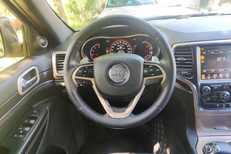Used Jeep Grand Cherokee 2014 3.0TD Diesel Comfort Navigation Version Steering Wheel
