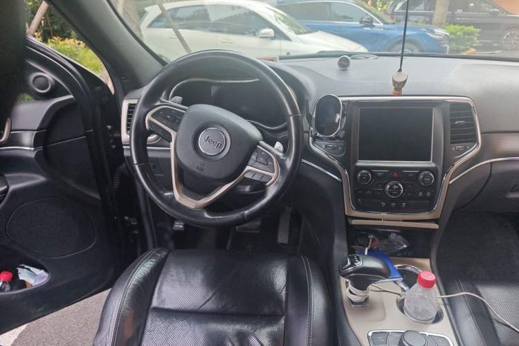 Used Jeep Grand Cherokee 2014 3.6L Elite Navigation Edition Steering Wheel