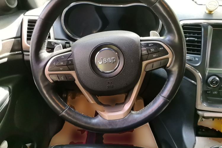 Used Jeep Grand Cherokee 2014 3.0TD Diesel Comfort Navigation Version Steering Wheel