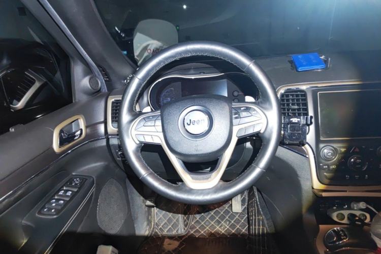 Used Jeep Grand Cherokee 2014 3.0L Comfort Navigation Edition Steering Wheel