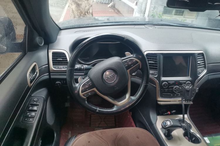 Used Jeep Grand Cherokee 2014 3.0L Comfort Navigation Edition Steering Wheel