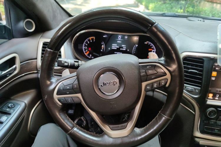Used Jeep Grand Cherokee 2014 5.7L Flagship Prestige Edition Steering Wheel