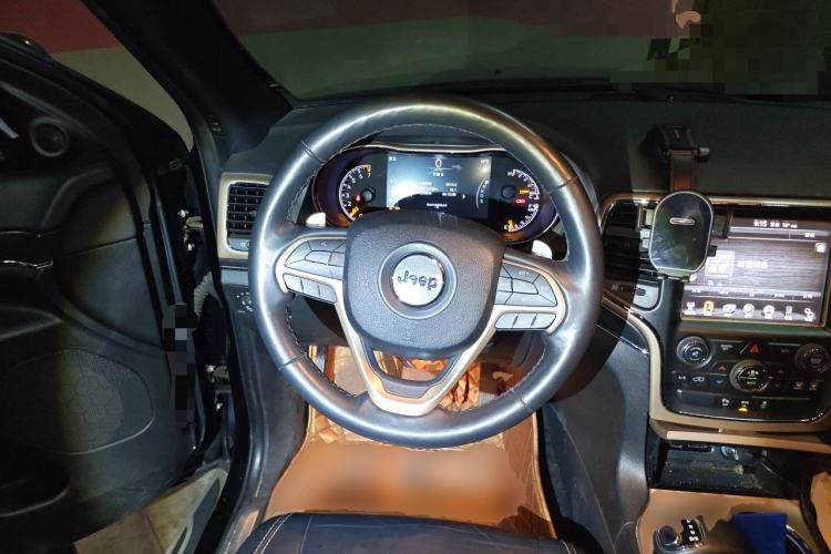 Used Jeep Grand Cherokee 2014 3.0L Comfort Navigation Edition Steering Wheel