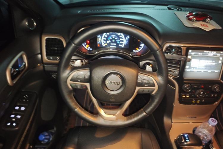 Used Jeep Grand Cherokee 2014 3.0L Comfort Navigation Edition Steering Wheel