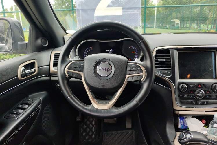 Used Jeep Grand Cherokee 2014 3.6L Elite Navigation Edition Steering Wheel
