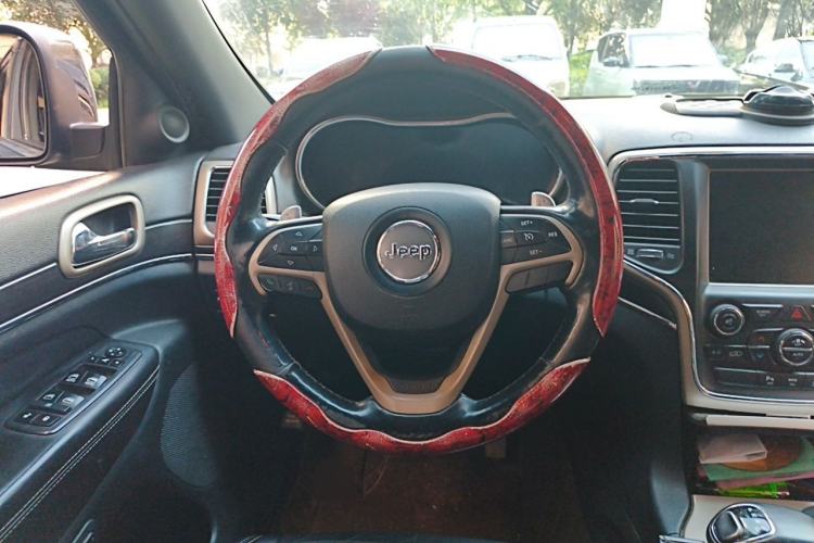 Used Jeep Grand Cherokee 2014 3.0TD Diesel Comfort Navigation Version Steering Wheel