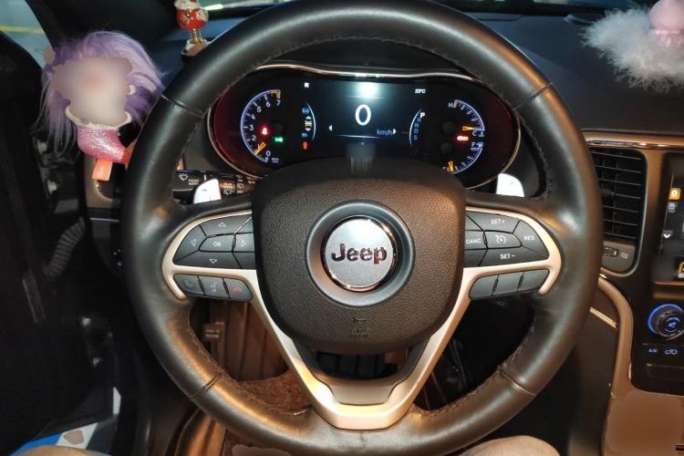 Used Jeep Grand Cherokee 2014 3.0L Comfort Navigation Edition Steering Wheel