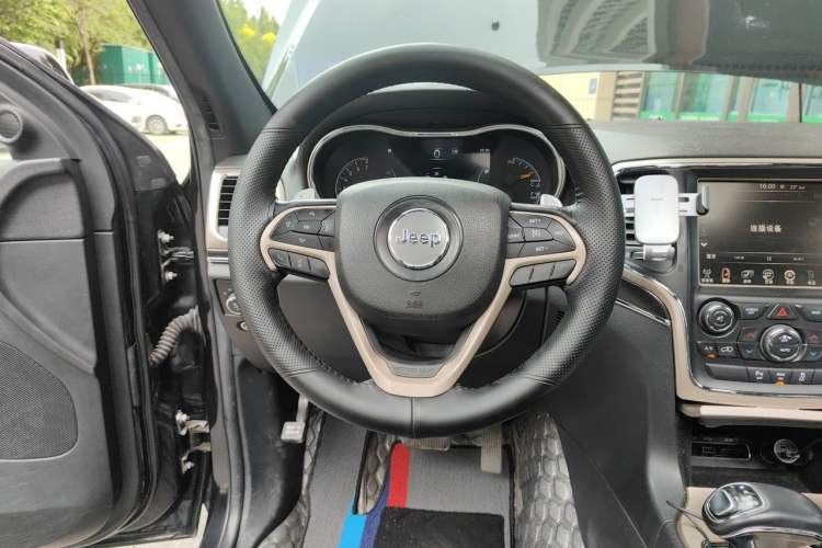 Used Jeep Grand Cherokee 2014 3.6L Elite Navigation Edition Steering Wheel