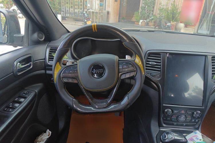 Used Jeep Grand Cherokee 2014 3.6L Comfort Navigation Edition Steering Wheel