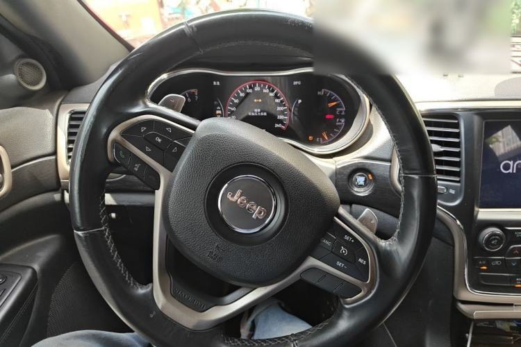 Used Jeep Grand Cherokee 2014 3.6L Comfort Navigation Edition Steering Wheel