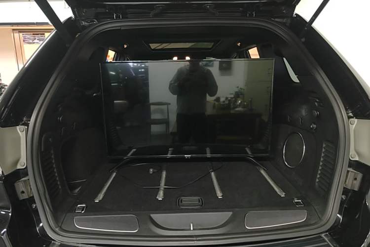 Used Jeep Grand Cherokee 2014 3.0L Comfort Navigation Edition Trunk