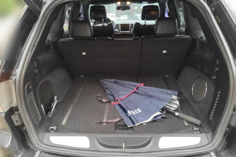Used Jeep Grand Cherokee 2014 3.0L Comfort Navigation Edition Trunk