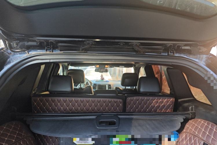 Used Jeep Grand Cherokee 2014 3.0L Comfort Navigation Edition Trunk