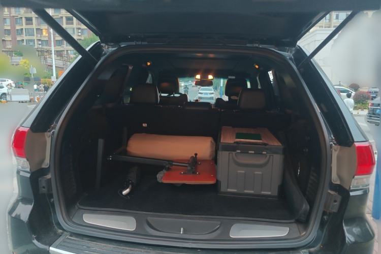 Used Jeep Grand Cherokee 2014 3.6L Elite Navigation Edition Trunk