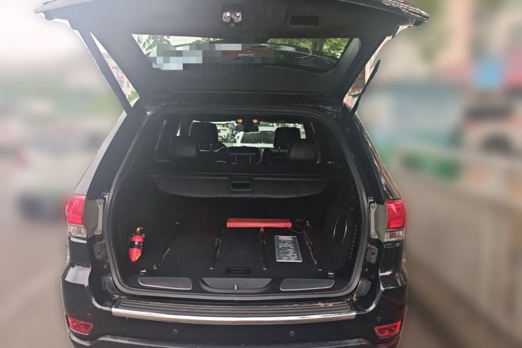 Used Jeep Grand Cherokee 2014 3.0L Comfort Navigation Edition Trunk