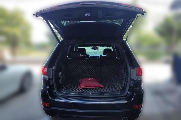 Used Jeep Grand Cherokee 2014 3.0L Comfort Navigation Edition Trunk