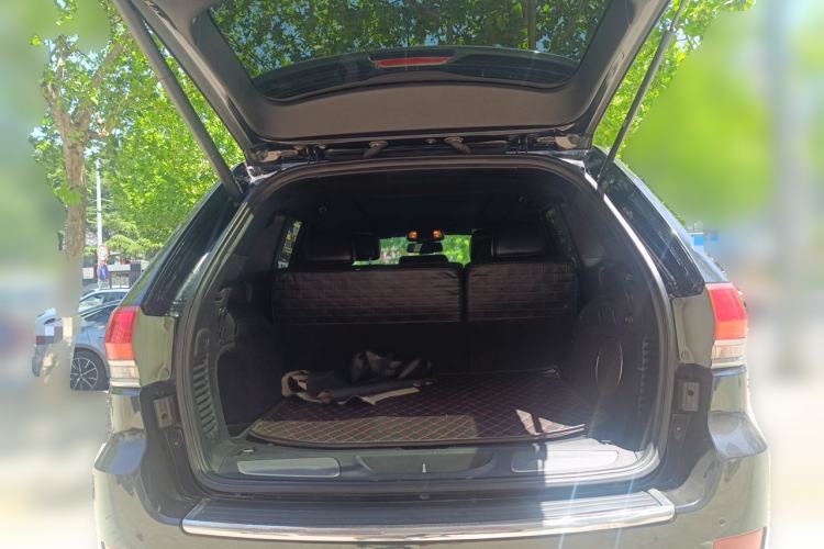 Used Jeep Grand Cherokee 2014 3.0L Comfort Navigation Edition Trunk
