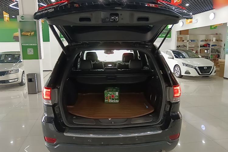 Used Jeep Grand Cherokee 2014 3.6L Elite Navigation Edition Trunk