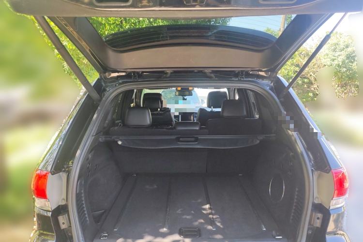 Used Jeep Grand Cherokee 2014 3.0TD Diesel Comfort Navigation Version Trunk