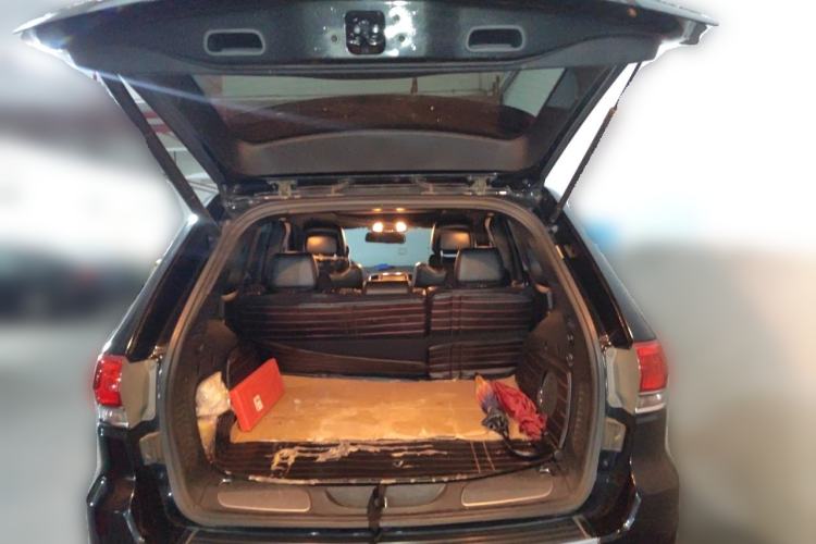 Used Jeep Grand Cherokee 2014 3.0L Comfort Navigation Edition Trunk