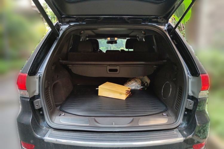 Used Jeep Grand Cherokee 2014 5.7L Flagship Prestige Edition Trunk
