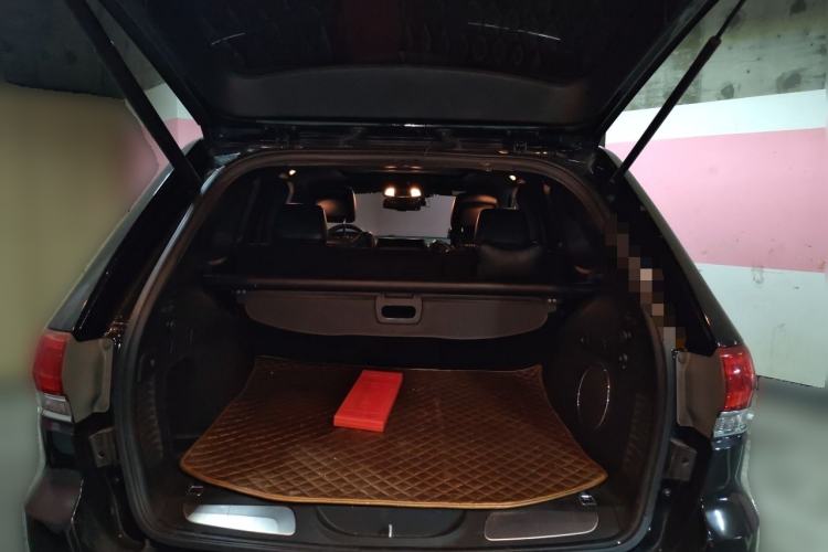 Used Jeep Grand Cherokee 2014 3.0L Comfort Navigation Edition Trunk