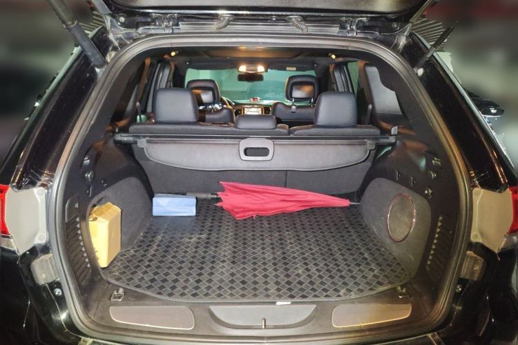 Used Jeep Grand Cherokee 2014 3.0L Comfort Navigation Edition Trunk