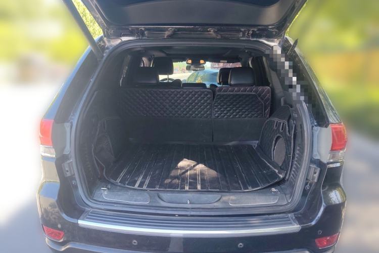 Used Jeep Grand Cherokee 2014 3.0L Comfort Navigation Edition Trunk